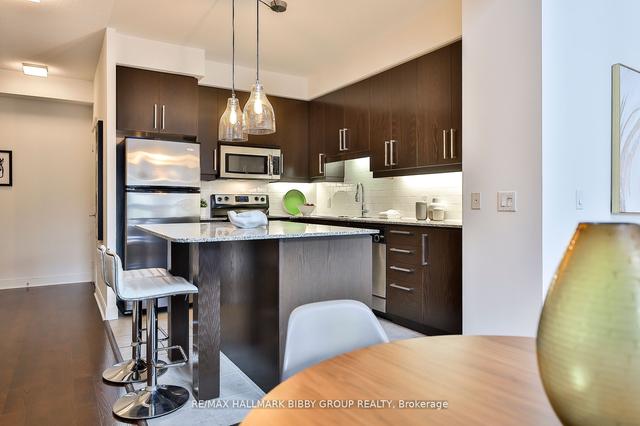 404 - 1 Scott St, Condo with 1 bedrooms, 2 bathrooms and 1 parking in Toronto ON | Image 2