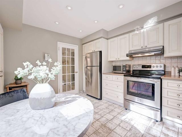 16 Bards Walkway, Townhouse with 3 bedrooms, 3 bathrooms and 2 parking in Toronto ON | Image 6