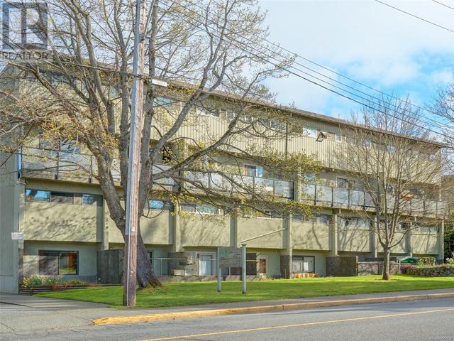 44 - 477 Lampson St, Condo with 3 bedrooms, 1 bathrooms and 1 parking in Esquimalt BC | Image 1
