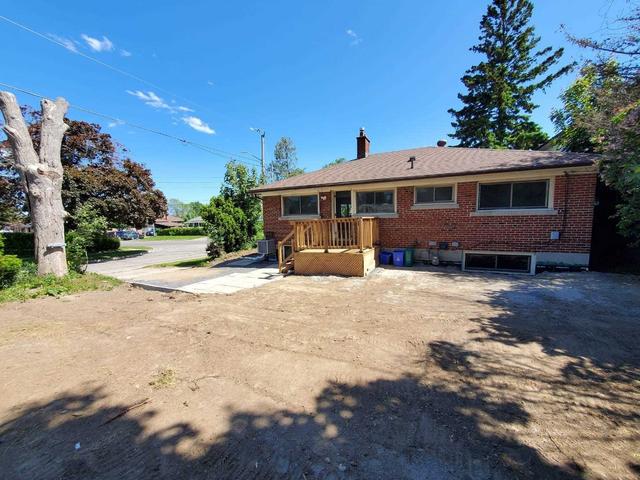 374 Phillip Murray Ave E, House detached with 3 bedrooms, 1 bathrooms and 3 parking in Oshawa ON | Image 4