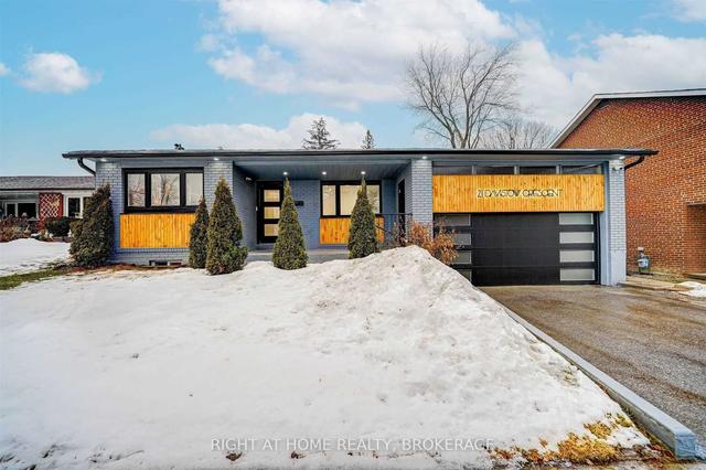 21 Davistow Cres, House detached with 3 bedrooms, 4 bathrooms and 6 parking in Toronto ON | Image 1