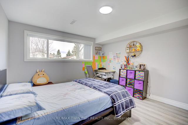 21 Sandsprings Cres, House detached with 3 bedrooms, 2 bathrooms and 3 parking in Kitchener ON | Image 20