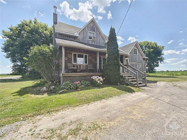 1616 Ste Catherine Road, House detached with 2 bedrooms, 2 bathrooms and 10 parking in Russell ON | Image 1
