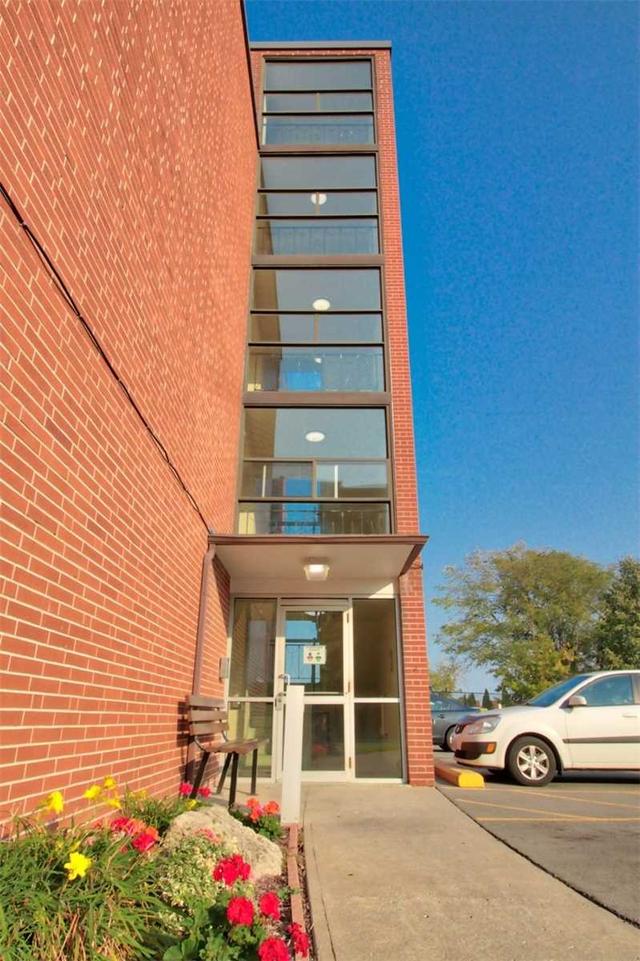 406 - 11 Woodman Dr S, Condo with 2 bedrooms, 1 bathrooms and 1 parking in Hamilton ON | Image 18