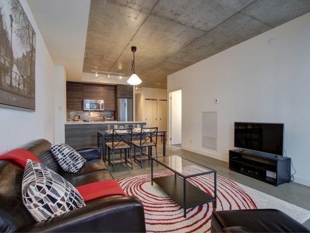 716 - 111 Bathurst St, Condo with 2 bedrooms, 1 bathrooms and 1 parking in Toronto ON | Image 6