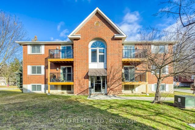 902 - 565 Greenfield Ave, Condo with 2 bedrooms, 1 bathrooms and 1 parking in Kitchener ON | Image 1