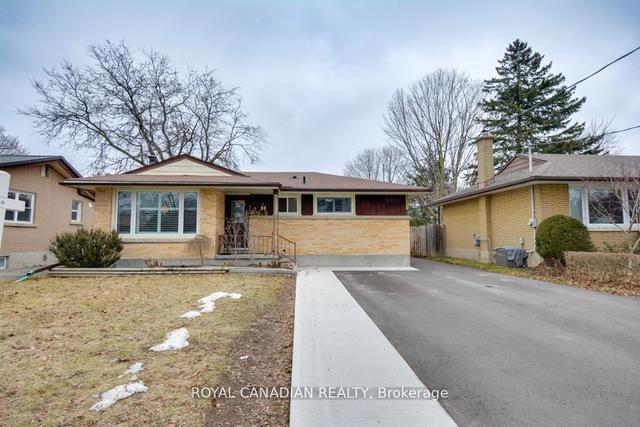 68 Maywood Rd, House detached with 3 bedrooms, 2 bathrooms and 6 parking in Kitchener ON | Image 1