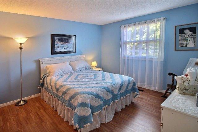 72 Eastman Cres, House detached with 4 bedrooms, 3 bathrooms and 4 parking in Newmarket ON | Image 8