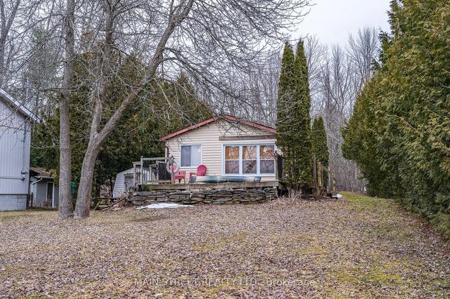 129 Mccrackin Ave, House detached with 2 bedrooms, 1 bathrooms and 6 parking in Kawartha Lakes ON | Image 1