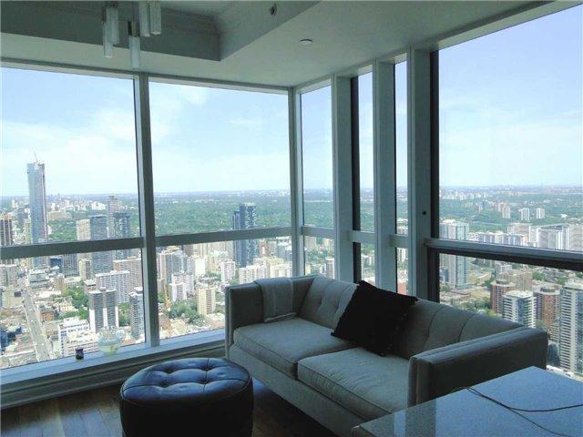6701 - 388 Yonge St, Condo with 2 bedrooms, 2 bathrooms and 1 parking in Toronto ON | Image 2