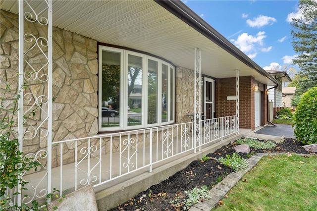 17 Penny Lane, House detached with 3 bedrooms, 2 bathrooms and 5 parking in Brantford ON | Image 2