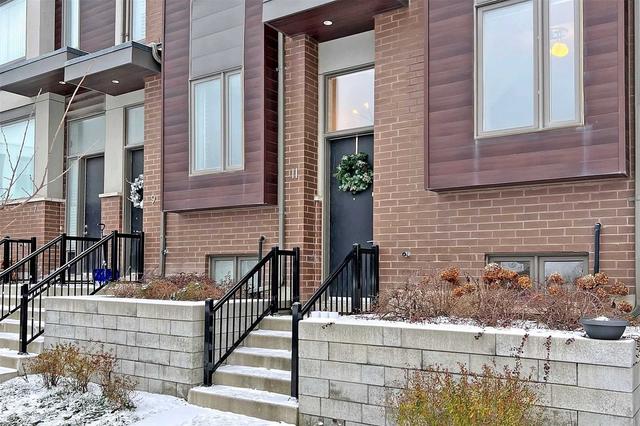 11 Locust Lodge Gdns, House attached with 3 bedrooms, 3 bathrooms and 1 parking in Toronto ON | Image 12