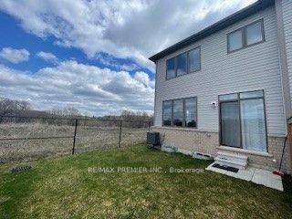 54 Blackpool Lane, House attached with 3 bedrooms, 3 bathrooms and 3 parking in East Gwillimbury ON | Image 2