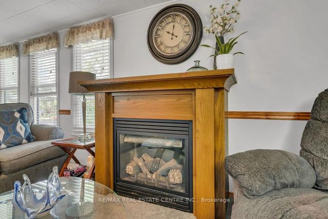 9 - 580 Beaver Creek Rd, Home with 2 bedrooms, 1 bathrooms and 2 parking in Waterloo ON | Image 2