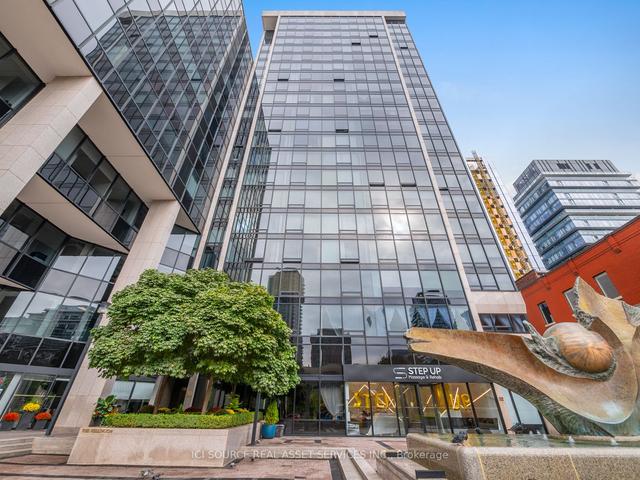 203 - 30 Wellington St E, Condo with 2 bedrooms, 1 bathrooms and 1 parking in Toronto ON | Image 1