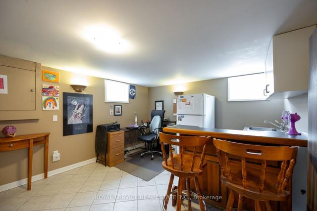 216 Lee St, House detached with 3 bedrooms, 2 bathrooms and 5 parking in Peterborough ON | Image 26