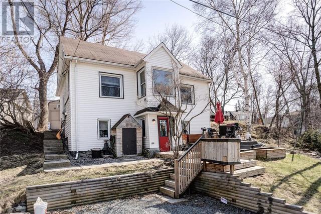 81 St. Catherines Street, House detached with 4 bedrooms, 2 bathrooms and null parking in Greater Sudbury ON | Image 2