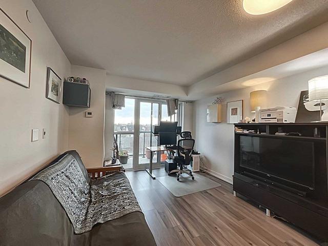 522 - 8 Trent Ave, Condo with 1 bedrooms, 1 bathrooms and 0 parking in Toronto ON | Image 2