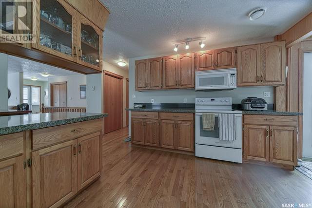 925 Carleton Street W, House detached with 3 bedrooms, 3 bathrooms and null parking in Moose Jaw SK | Image 9