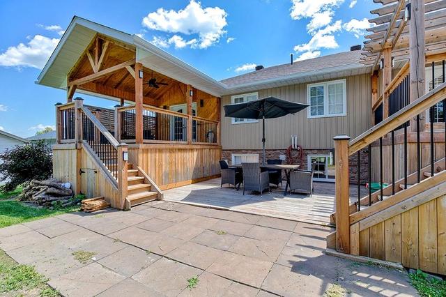 212 Bardis Drive, House detached with 5 bedrooms, 3 bathrooms and 6 parking in Laurentian Valley ON | Image 4
