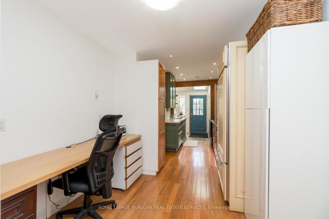 39 Twenty Fourth St, House detached with 3 bedrooms, 1 bathrooms and 1 parking in Toronto ON | Image 3