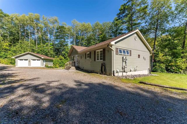 1028 Coleman Lake Rd, House detached with 3 bedrooms, 2 bathrooms and 12 parking in Dysart et al ON | Card Image