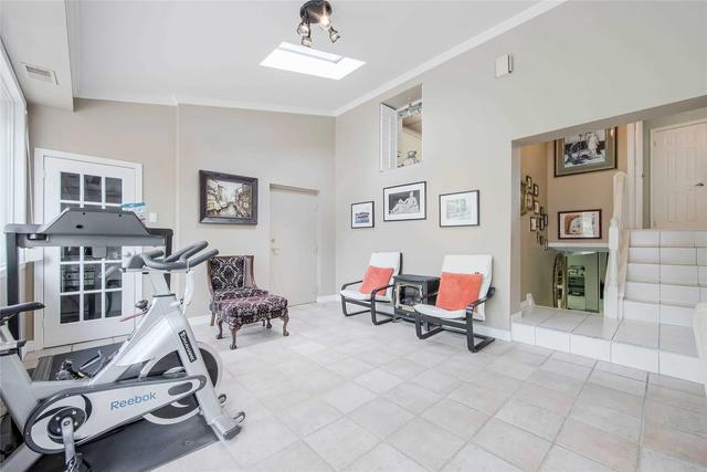 18 West Hill Dr, House detached with 3 bedrooms, 3 bathrooms and 12 parking in Toronto ON | Image 11