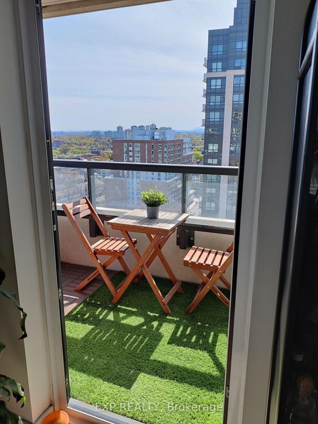 1806 - 1410 Dupont St, Condo with 2 bedrooms, 2 bathrooms and 1 parking in Toronto ON | Image 4
