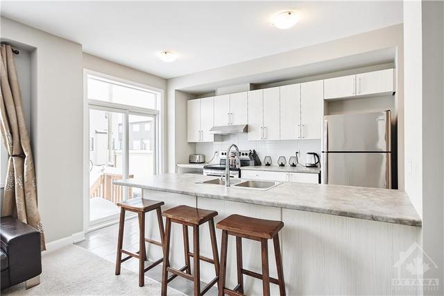 66 Damselfish Walk, Townhouse with 3 bedrooms, 3 bathrooms and 3 parking in Ottawa ON | Image 10