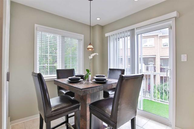 40 Birdstone Cres, Townhouse with 3 bedrooms, 3 bathrooms and 3 parking in Toronto ON | Image 9