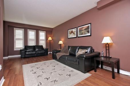 404 Woodmount Dr, House attached with 3 bedrooms, 3 bathrooms and 2 parking in Oshawa ON | Image 2