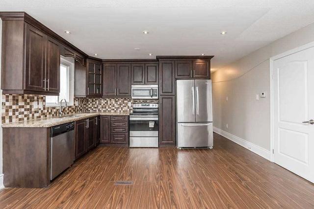 19 Finchley Cres, House detached with 3 bedrooms, 2 bathrooms and 8 parking in Brampton ON | Image 3