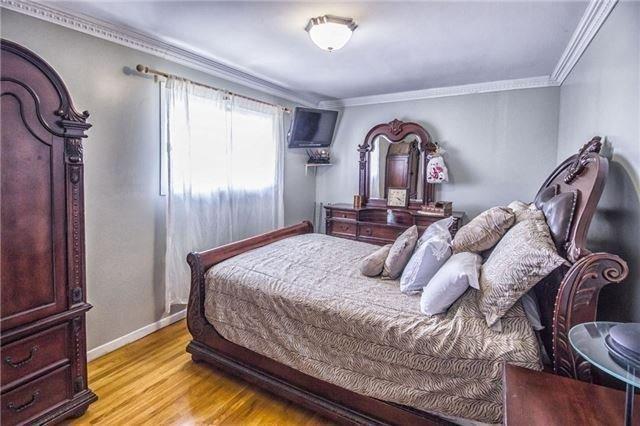 126 Lindylou Rd, House semidetached with 4 bedrooms, 3 bathrooms and 6 parking in Toronto ON | Image 8