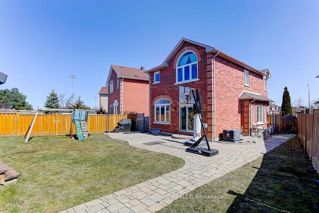 219 Milliken Meadows Dr, House attached with 3 bedrooms, 5 bathrooms and 6 parking in Markham ON | Image 32