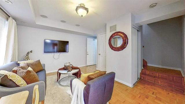 33 - 200 Mclevin Ave, Townhouse with 2 bedrooms, 1 bathrooms and 1 parking in Toronto ON | Image 2