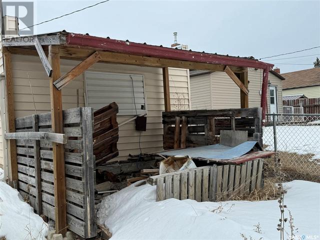 306 3rd Avenue W, House detached with 3 bedrooms, 2 bathrooms and null parking in Biggar SK | Image 38