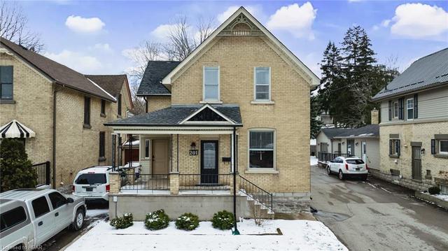 201 Wellington Street S, House detached with 3 bedrooms, 1 bathrooms and 6 parking in St. Marys ON | Image 1