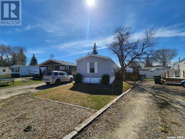 305 5th Avenue, Home with 3 bedrooms, 2 bathrooms and null parking in Caronport SK | Image 3