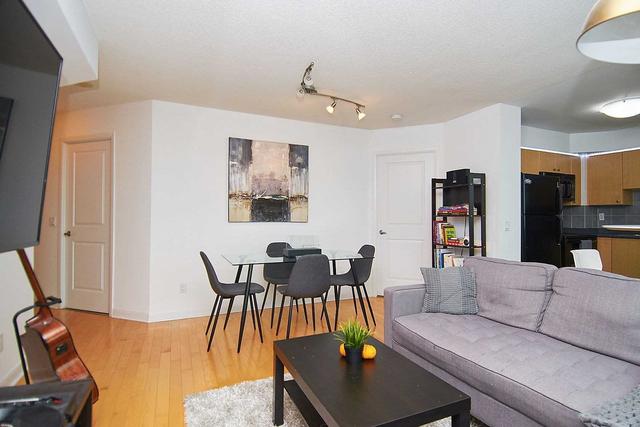 2010 - 235 Sherway Gardens Rd, Condo with 2 bedrooms, 2 bathrooms and 1 parking in Toronto ON | Image 10