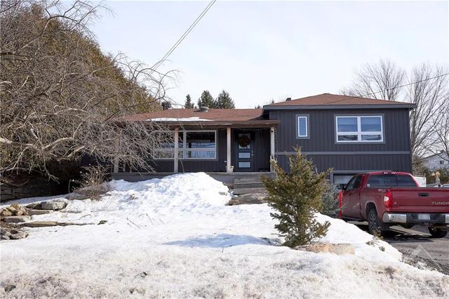 6938 Notre Dame Street, House detached with 4 bedrooms, 3 bathrooms and 6 parking in Ottawa ON | Image 1