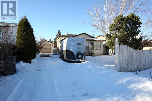 138 Burton Street, House detached with 3 bedrooms, 2 bathrooms and null parking in Grand Coulee SK | Image 1