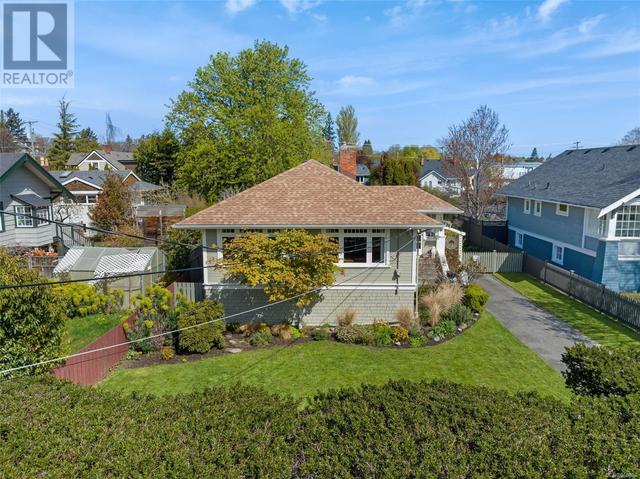 2118 Pentland Rd, House detached with 3 bedrooms, 1 bathrooms and 2 parking in Oak Bay BC | Image 51
