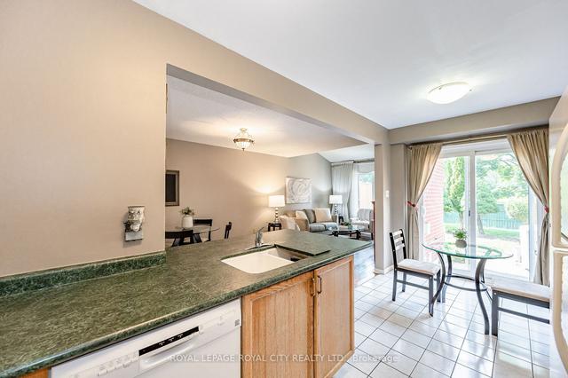 6 - 60 Ptarmigan Dr, Townhouse with 3 bedrooms, 3 bathrooms and 2 parking in Guelph ON | Image 7