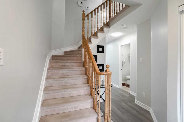 76 Cedarwood Cres, House attached with 3 bedrooms, 3 bathrooms and 3 parking in Brampton ON | Image 7