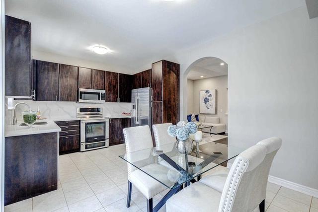 404 Lady Nadia Dr, House detached with 3 bedrooms, 4 bathrooms and 4 parking in Vaughan ON | Image 6