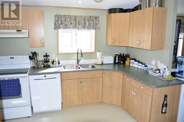 7948 97 Avenue, Home with 3 bedrooms, 2 bathrooms and 2 parking in Peace River AB | Image 2