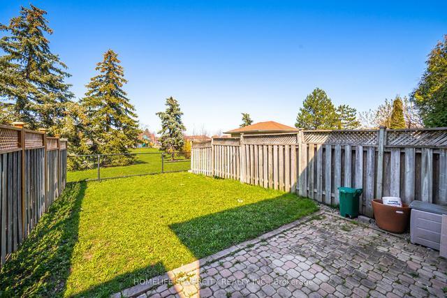 92 Cedarwood Cres, House attached with 3 bedrooms, 3 bathrooms and 3 parking in Brampton ON | Image 29