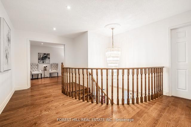 79 Canterbury Crt, House detached with 4 bedrooms, 4 bathrooms and 6 parking in Richmond Hill ON | Image 2