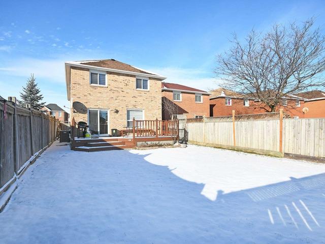 23 Ravenscliffe Crt, House detached with 4 bedrooms, 4 bathrooms and 6 parking in Brampton ON | Image 26