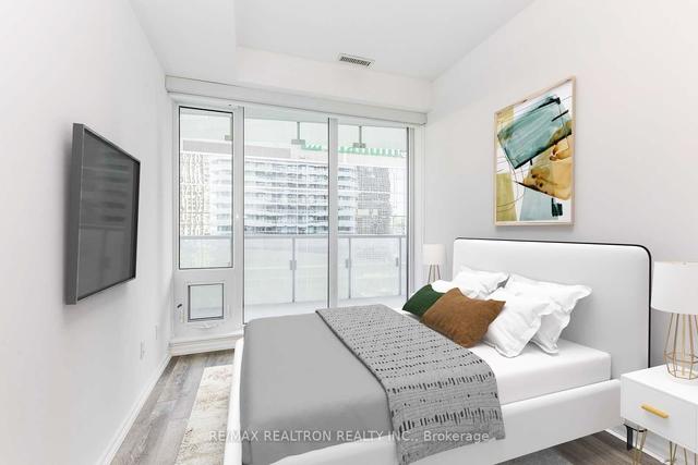 1906 - 197 Yonge St, Condo with 1 bedrooms, 1 bathrooms and 0 parking in Toronto ON | Image 3